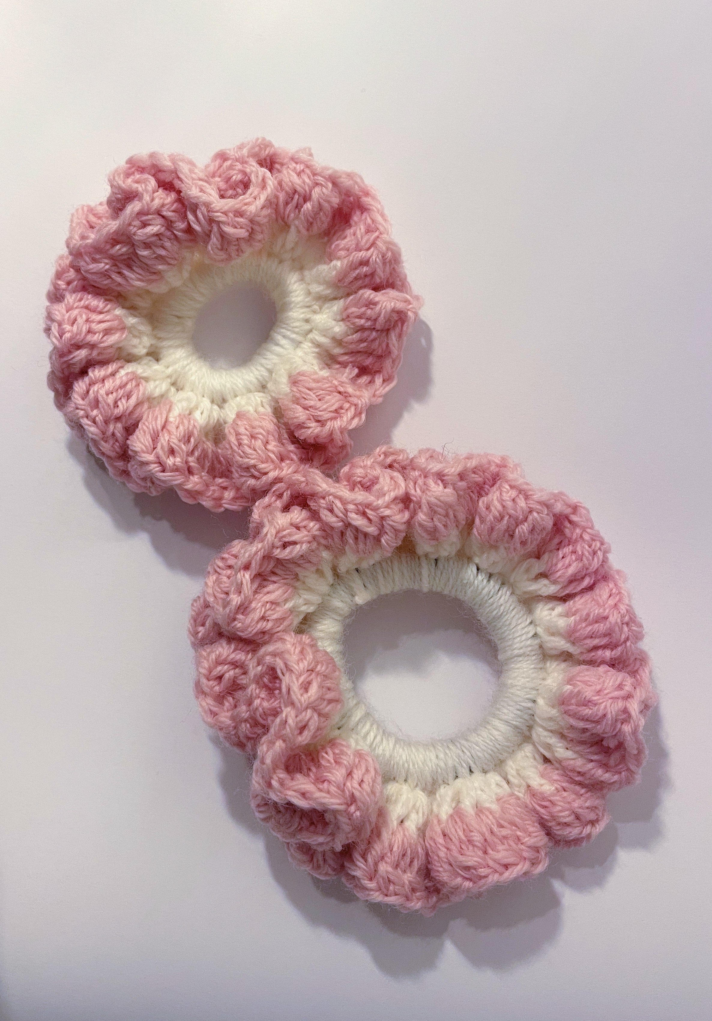 Bloom scrunchie - rosa og hvit